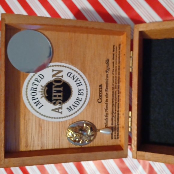 Vintage Cigar box purse - Picture 6 of 13